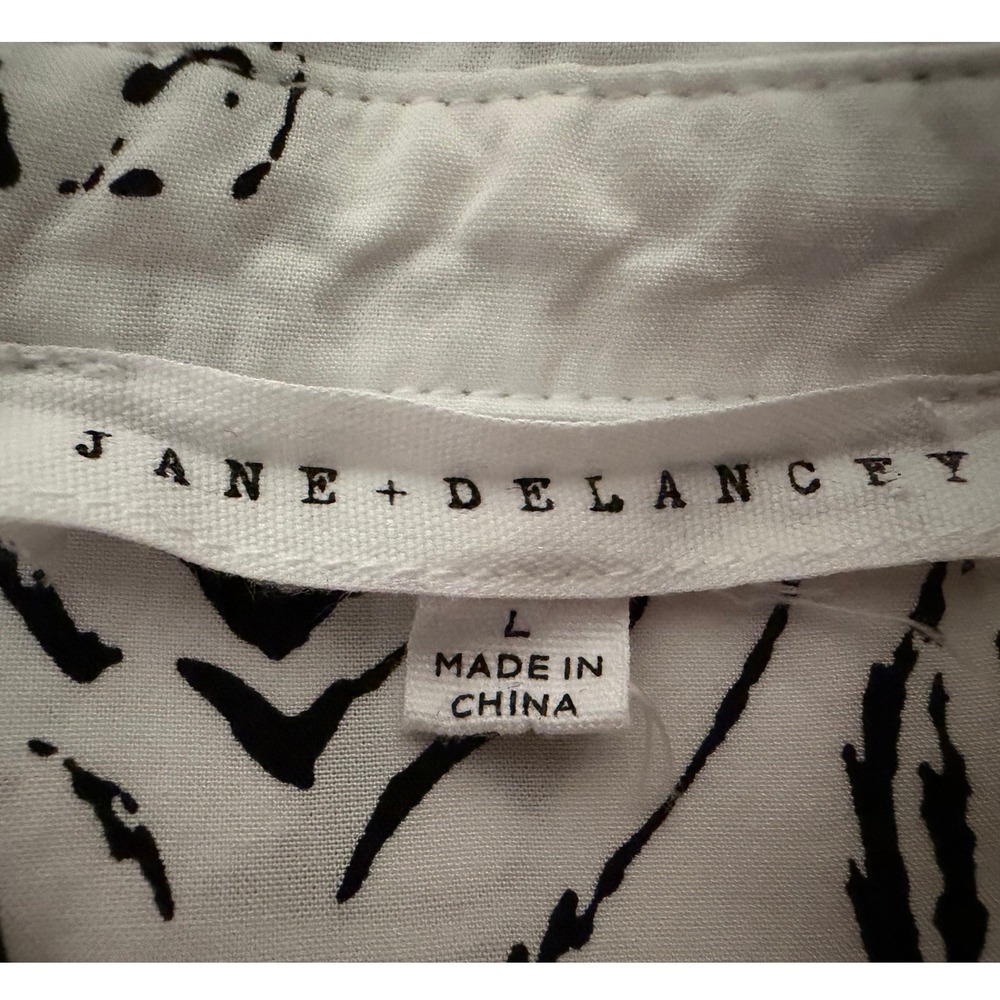 Jane + Delancey Women's L Tiger Cheetah Print Button Down Shirt White Black 2147 - Picture 3 of 5